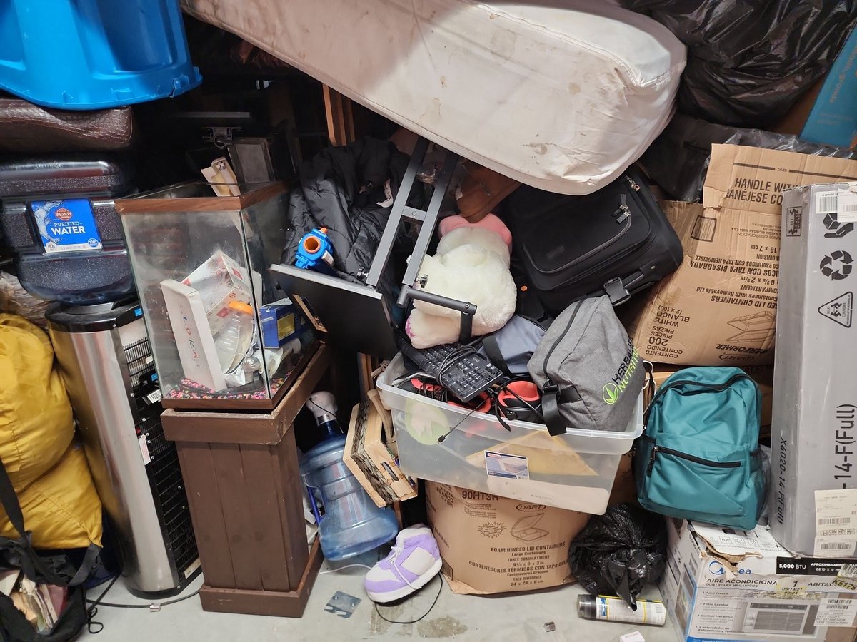 10 x 10 storage unit in Johnston, RI