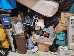 10 x 10 storage unit in Johnston, RI