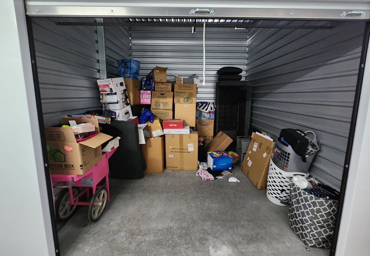 10 x 10 storage unit in Tucson, AZ