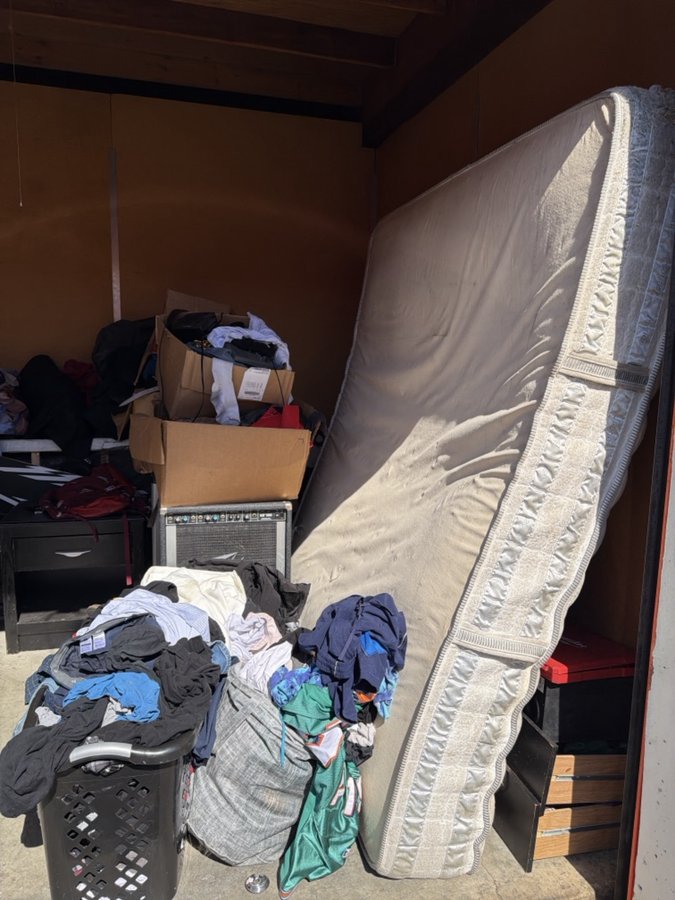 10 x 10 storage unit in Sacramento, CA