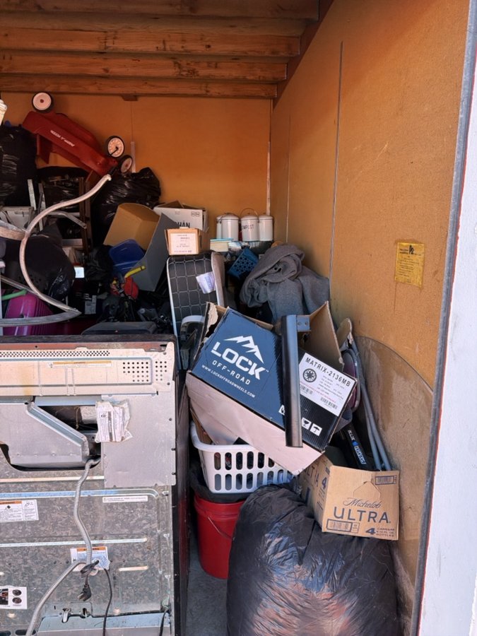 10 x 15 storage unit in Sacramento, CA