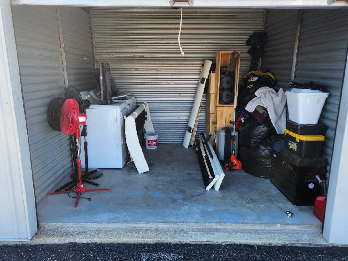 10 x 10 storage unit in Jeffersonville, IN