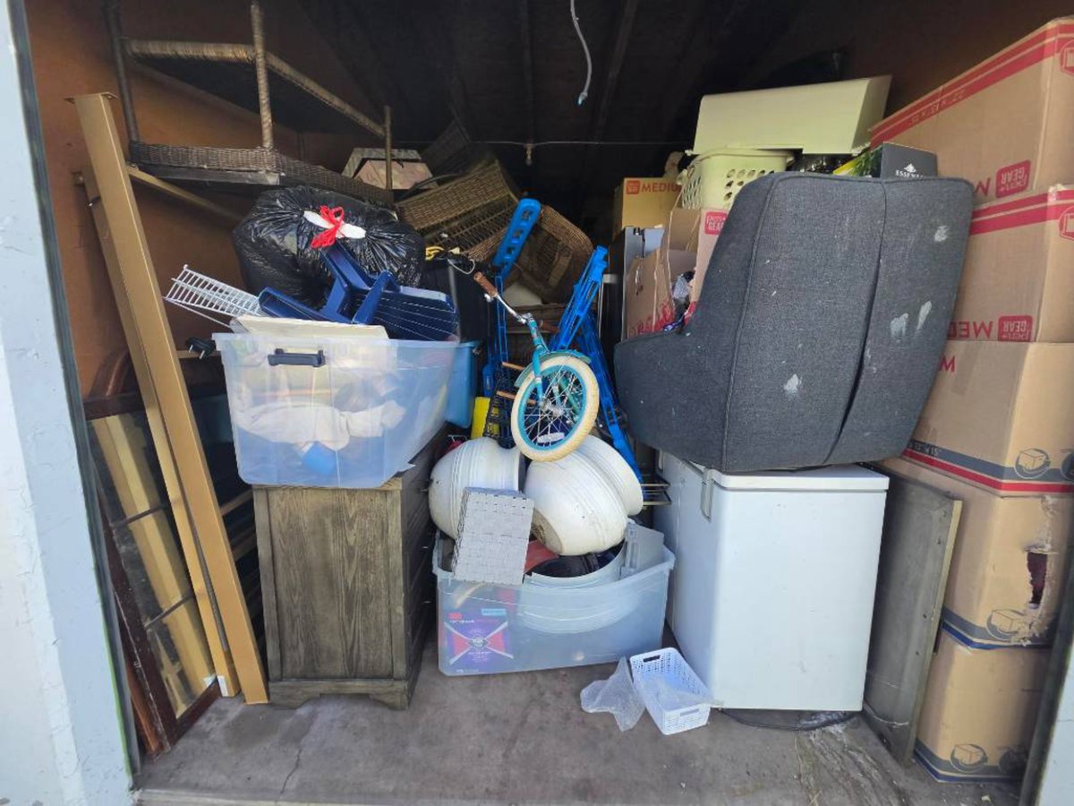 10 x 30 storage unit in North Highlands, CA