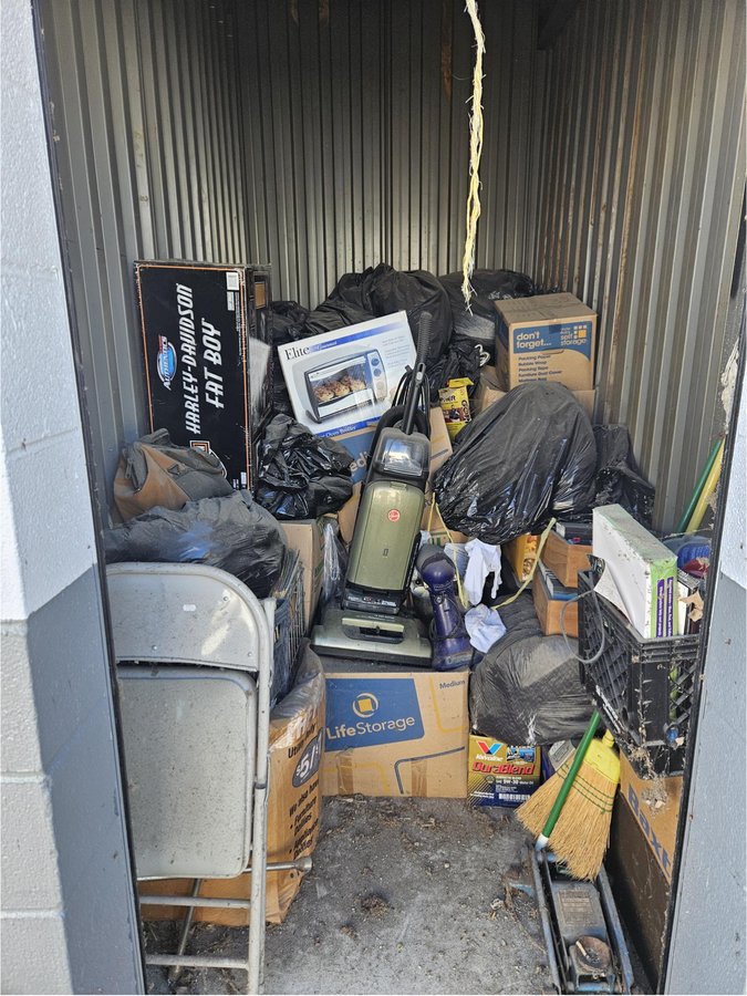 5 x 10 storage unit in Westlake, OH