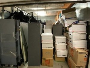 10 x 10 storage unit in Costa Mesa, CA