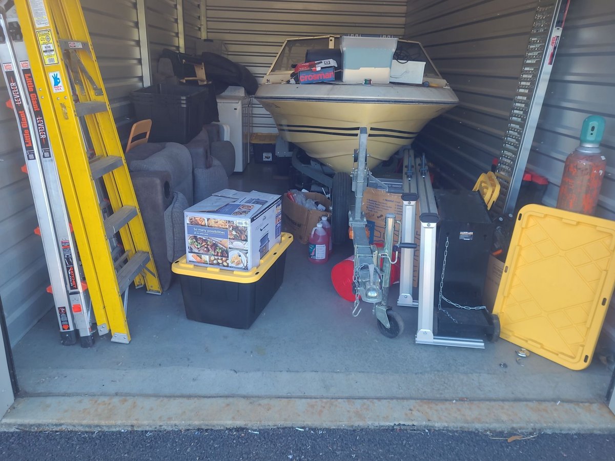 10 x 20 storage unit in Ridgefield, WA
