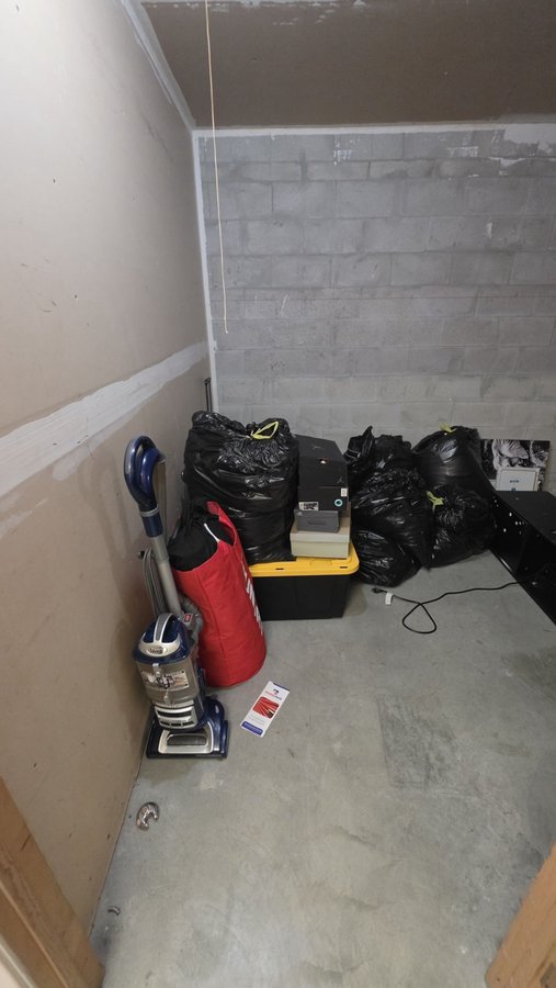 10 x 10 storage unit in Miami Gardens, FL