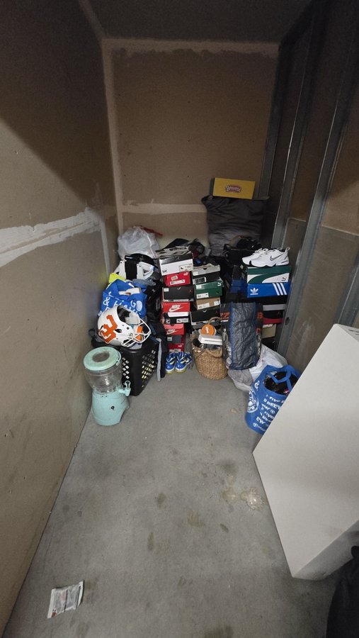 5 x 10 storage unit in Miami Gardens, FL