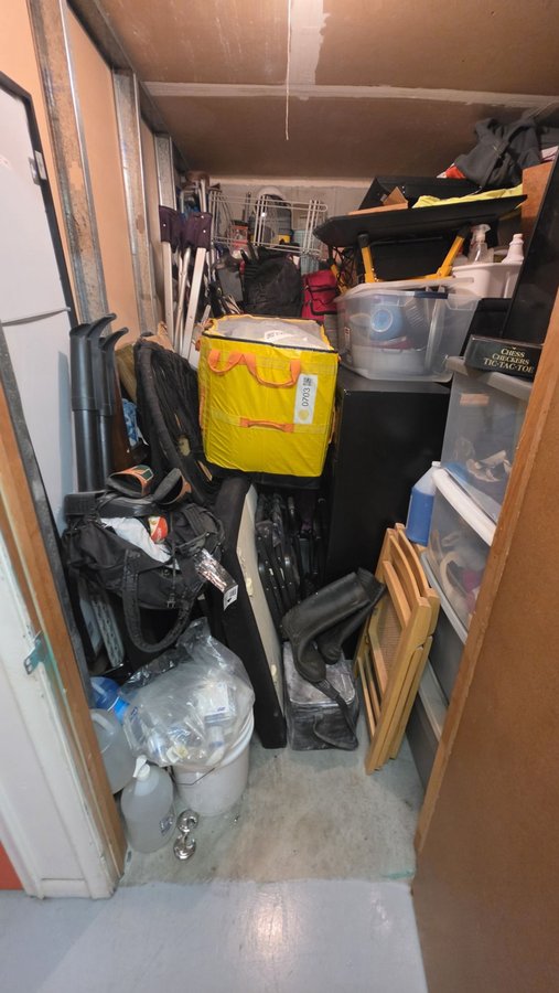 10 x 10 storage unit in Miami Gardens, FL