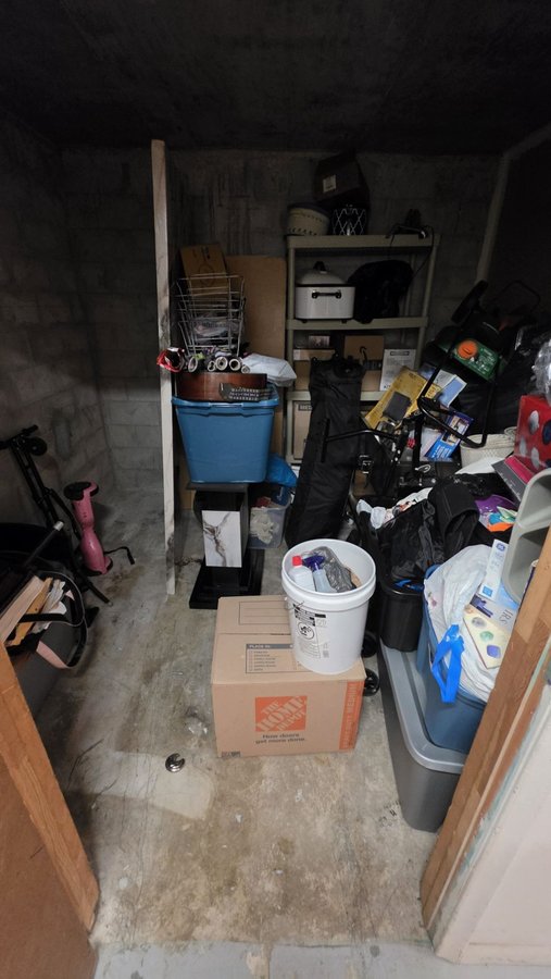 10 x 10 storage unit in Miami Gardens, FL
