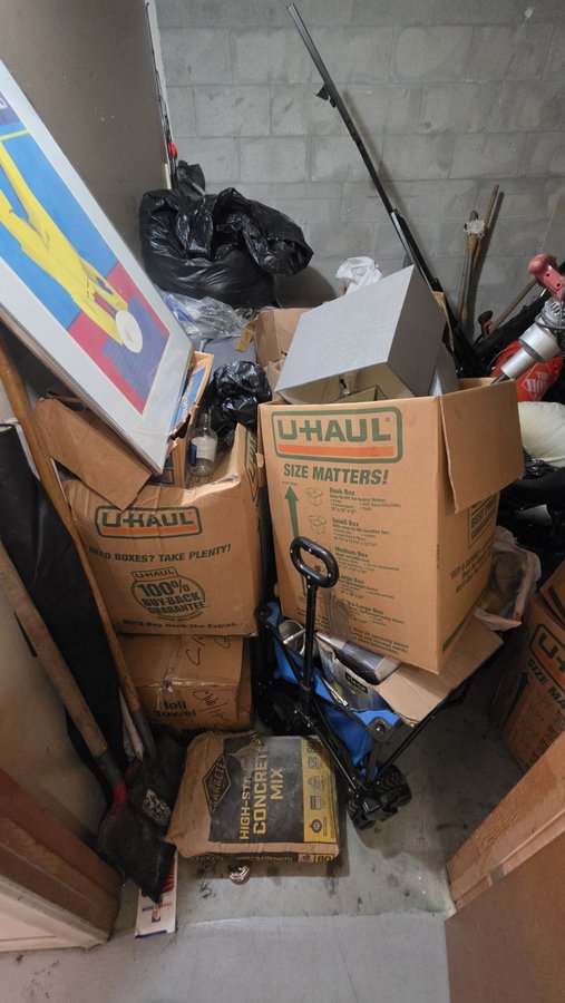 10 x 10 storage unit in Miami Gardens, FL