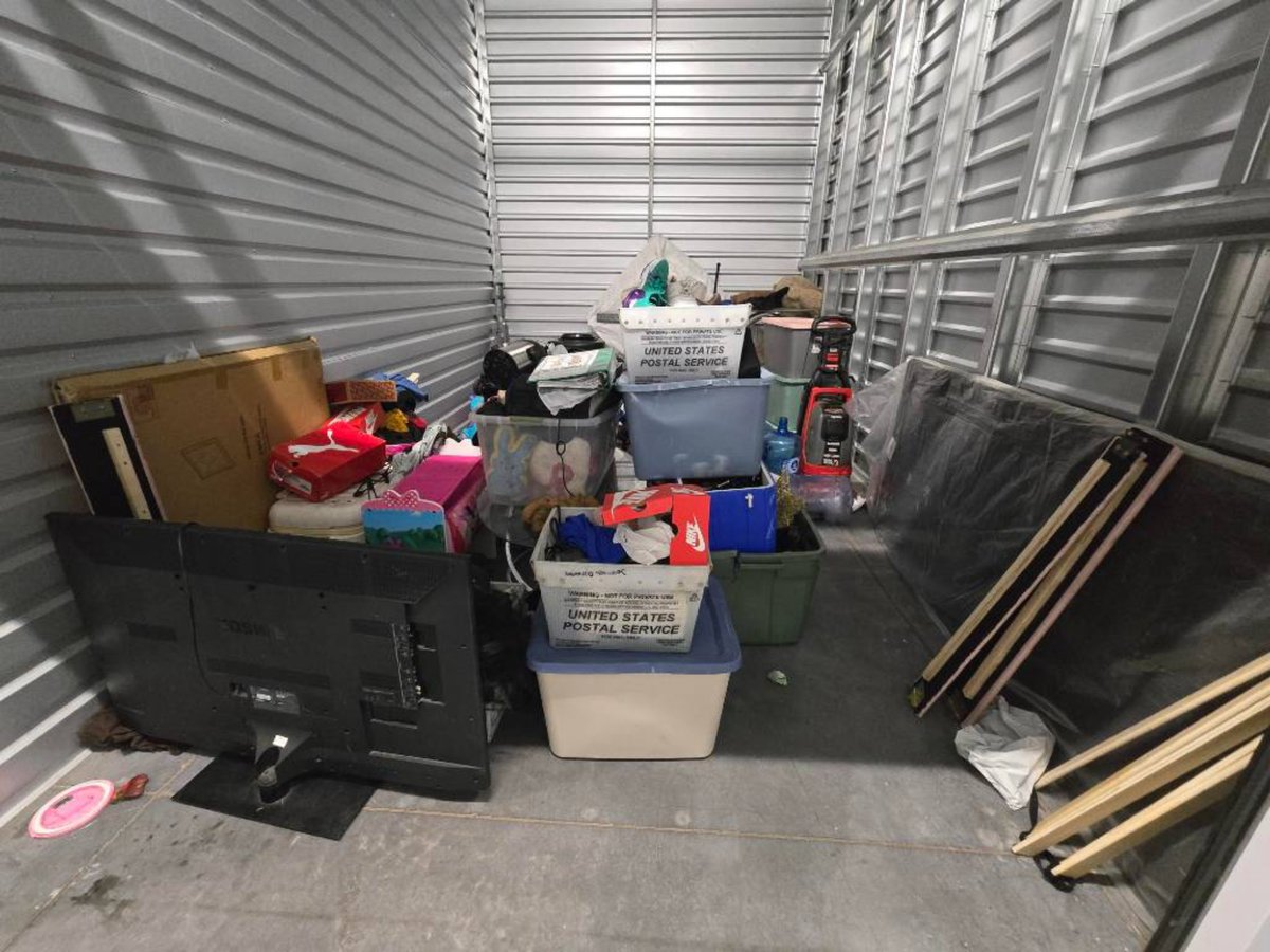 10 x 15 storage unit in Phoenix, AZ