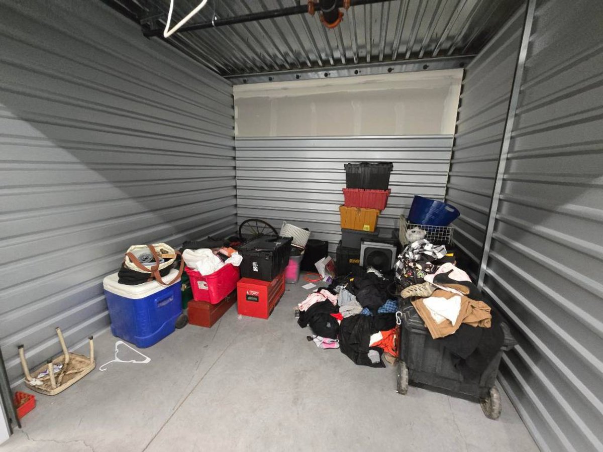 10 x 10 storage unit in Phoenix, AZ