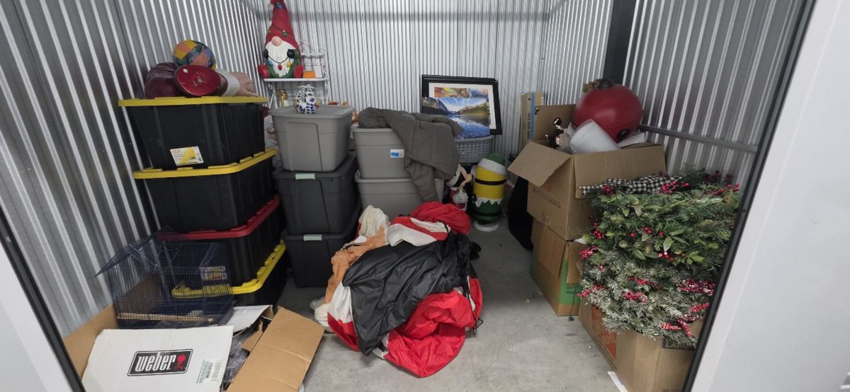 10 x 10 storage unit in Santa Fe Springs, CA