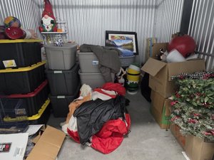 10 x 10 storage unit in Santa Fe Springs, CA