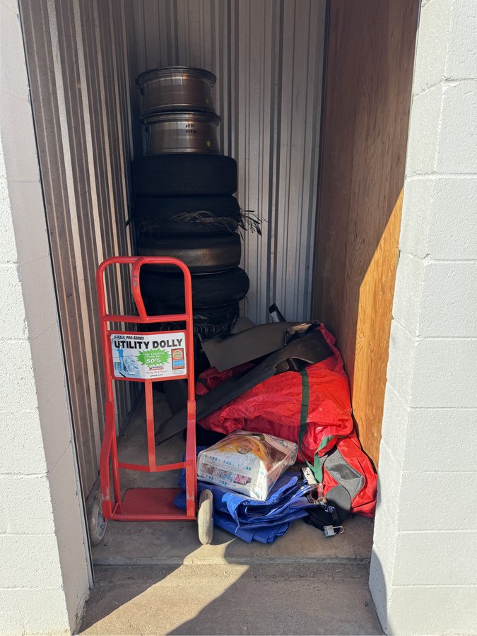 5 x 8 storage unit in Aurora, CO