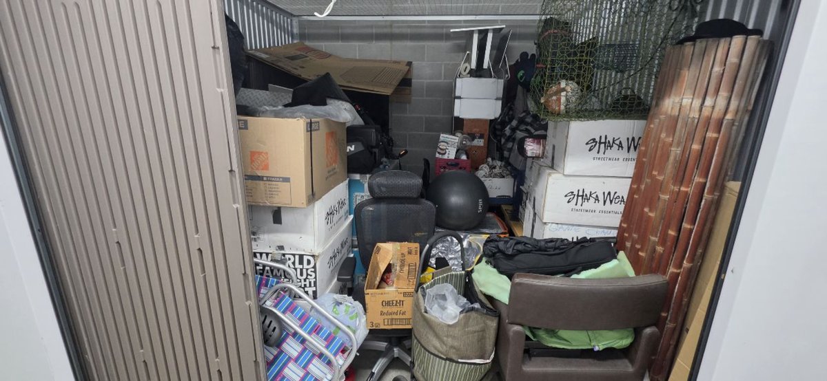 10 x 10 storage unit in Santa Fe Springs, CA