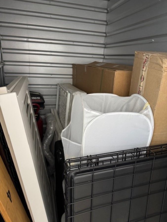 5 x 7 storage unit in Calabasas, CA