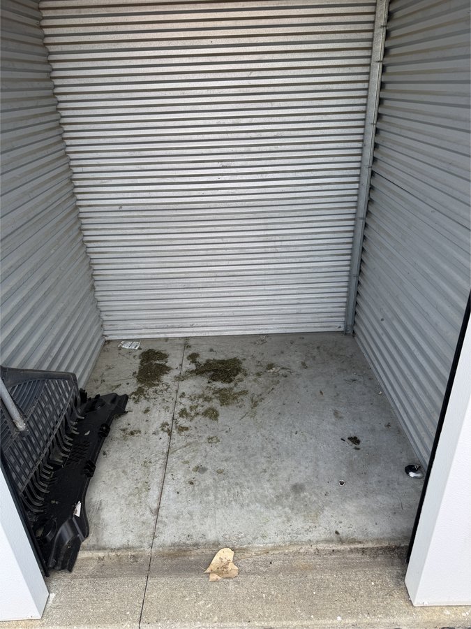 5 x 5 storage unit in Kansas City, KS