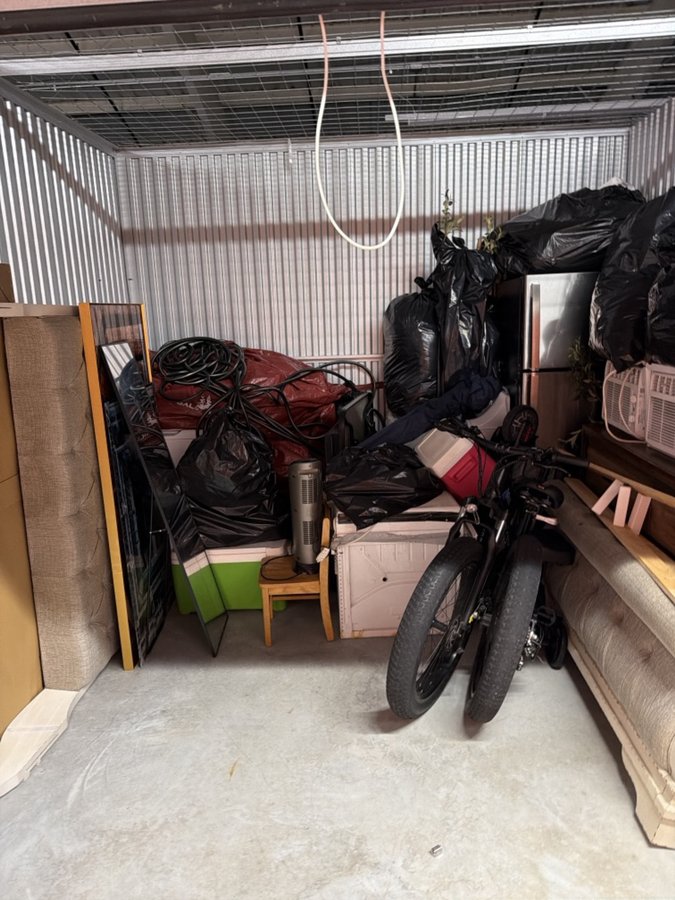 10 x 10 storage unit in Saint Clair Shores, MI