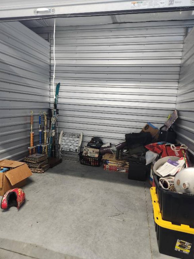 10 x 10 storage unit in Fenton, MO