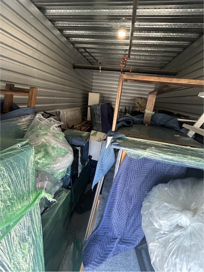 10 x 20 storage unit in Richmond, CA