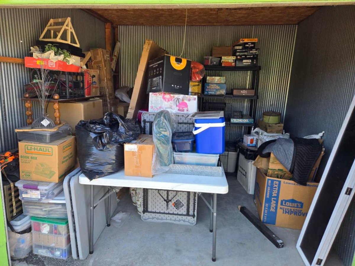 10 x 10 storage unit in Indianapolis, IN