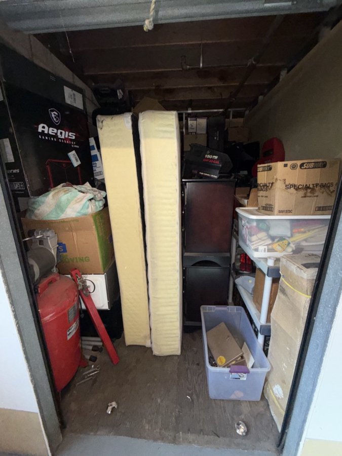 7 x 10 storage unit in Los Angeles, CA