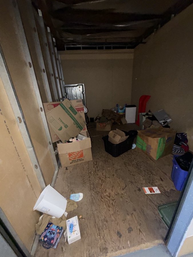 10 x 15 storage unit in Los Angeles, CA