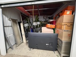 10 x 10 storage unit in Lindenhurst, NY