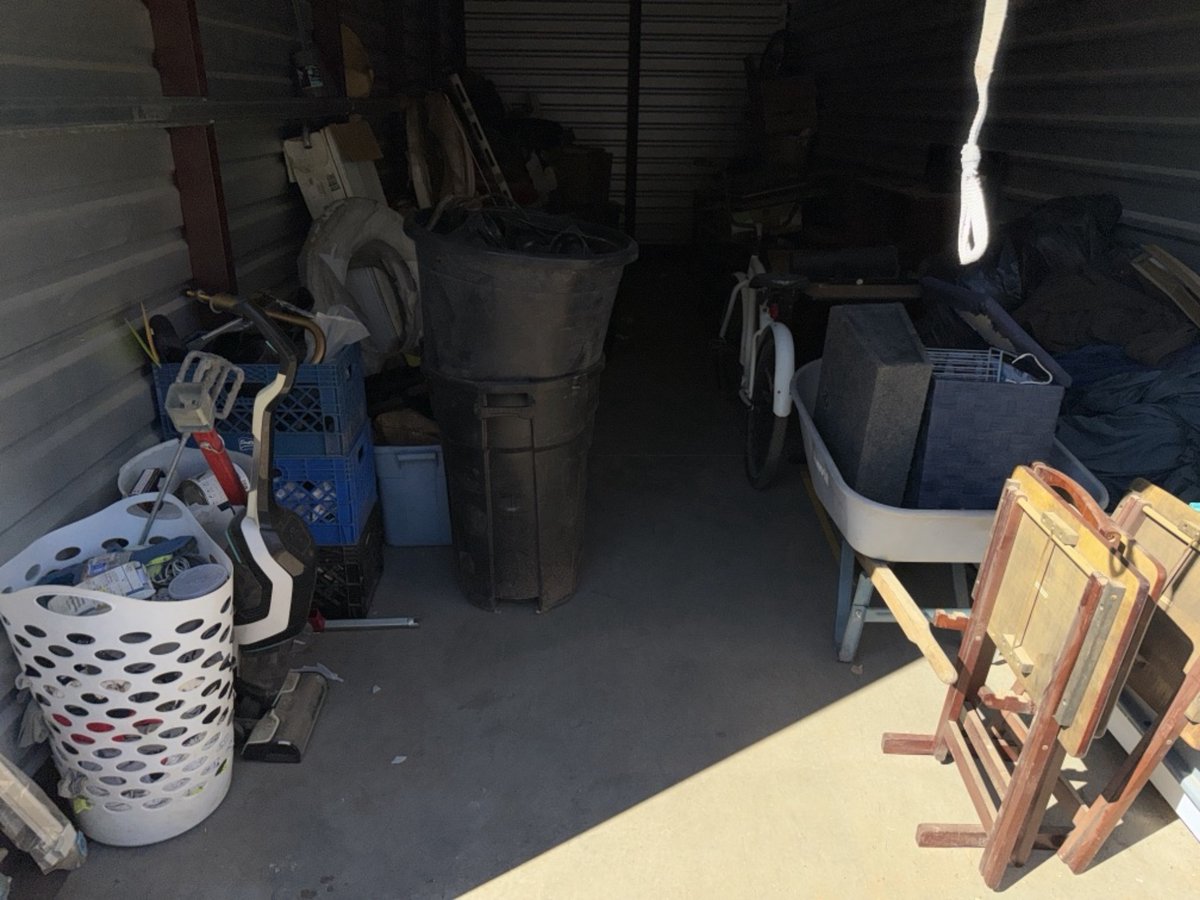 10 x 25 storage unit in Mesa, AZ