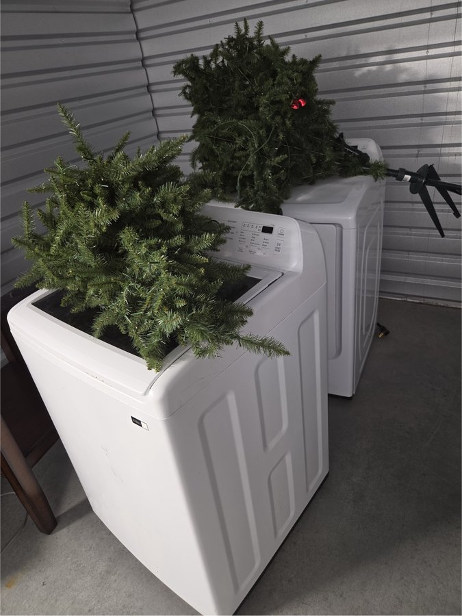 10 x 10 storage unit in Tallahassee, FL