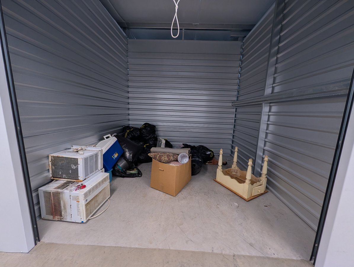 10 x 10 storage unit in Hampstead, NC