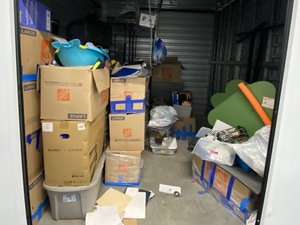 10 x 10 storage unit in Irvine, CA