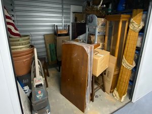 8 x 10 storage unit in Irvine, CA