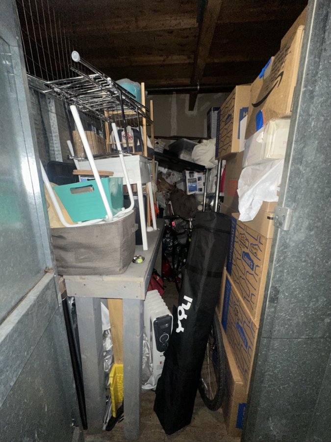 5 x 10 storage unit in Los Angeles, CA