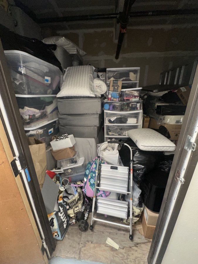 10 x 10 storage unit in Los Angeles, CA