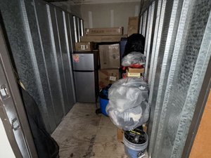 5 x 10 storage unit in Los Angeles, CA