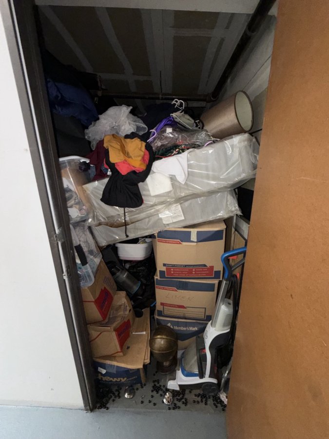 7 x 10 storage unit in Los Angeles, CA