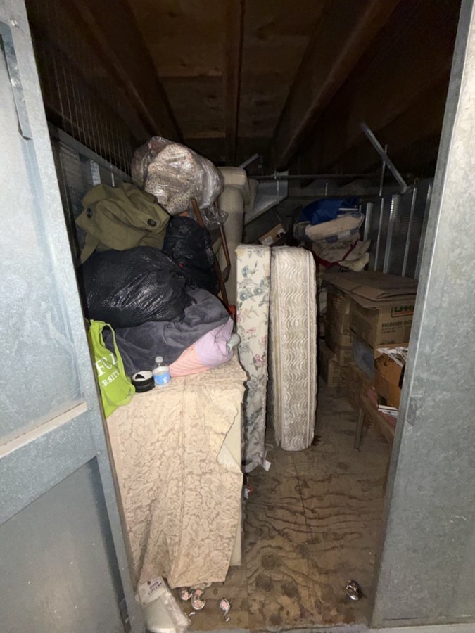 7 x 10 storage unit in Los Angeles, CA