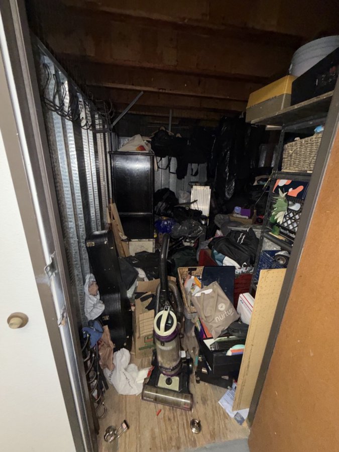 10 x 10 storage unit in Los Angeles, CA