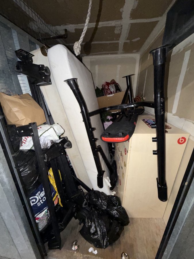 5 x 10 storage unit in Los Angeles, CA