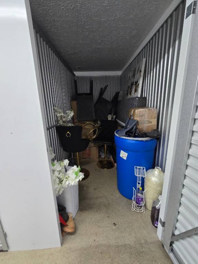 5 x 10 storage unit in Indianapolis, IN