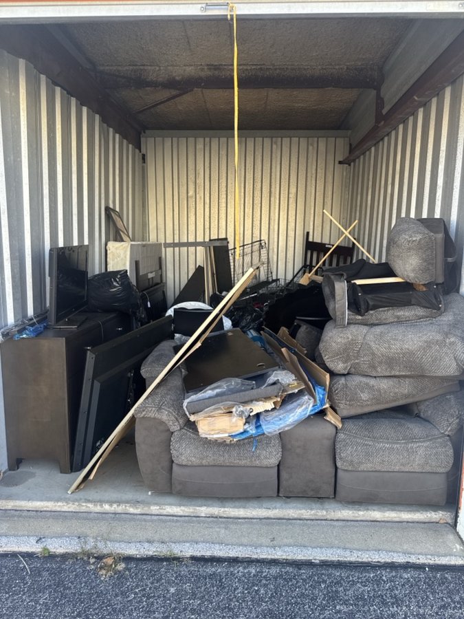 10 x 15 storage unit in Livonia, MI