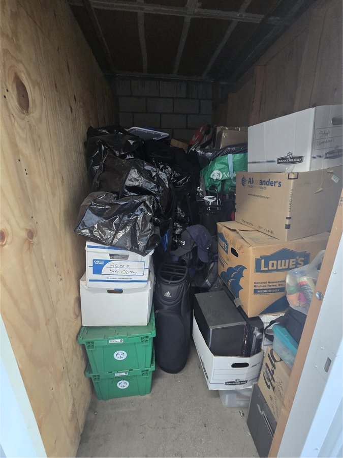 5 x 10 storage unit in Chatsworth, CA