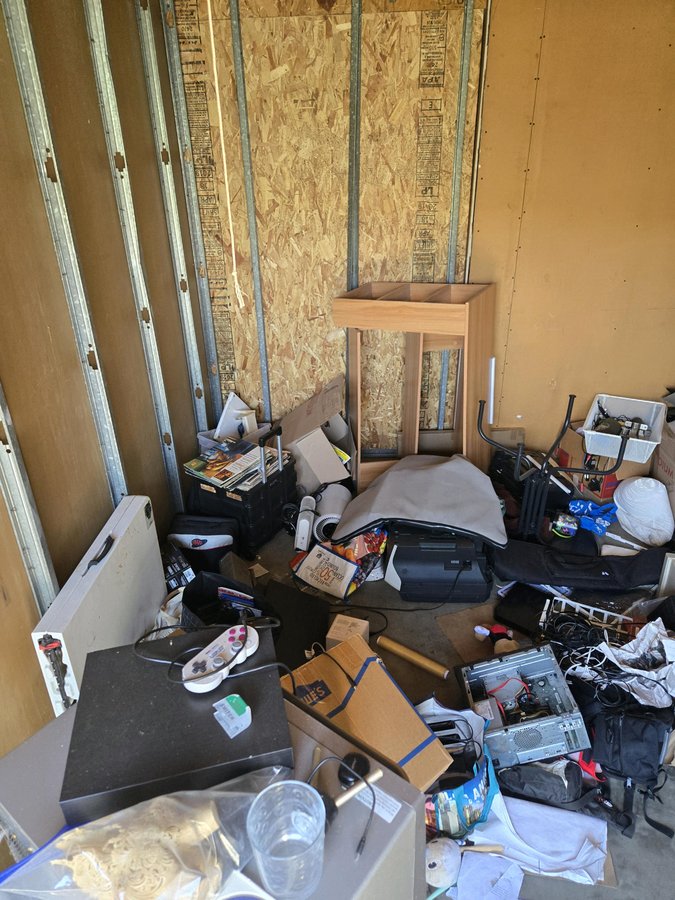 10 x 15 storage unit in Chatsworth, CA