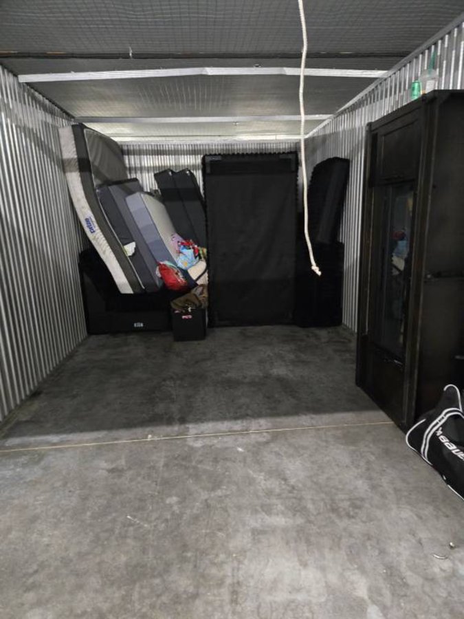 10 x 20 storage unit in Long Beach, CA