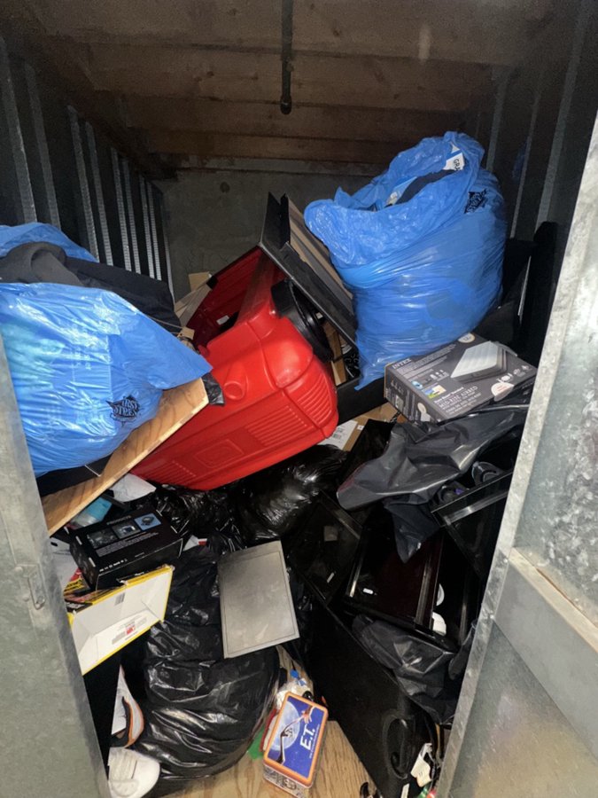 7 x 10 storage unit in Los Angeles, CA