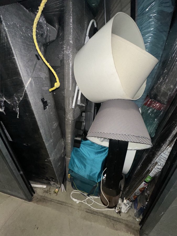10 x 10 storage unit in Los Angeles, CA