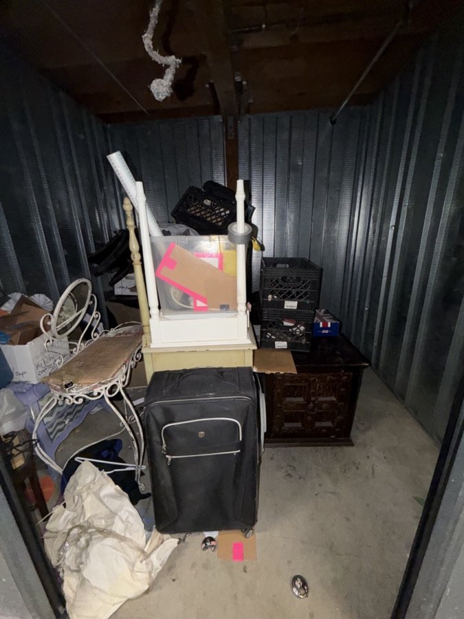 10 x 10 storage unit in Los Angeles, CA
